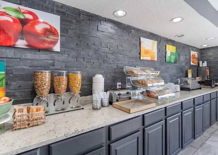 Quality & Area Hotel Bloomington